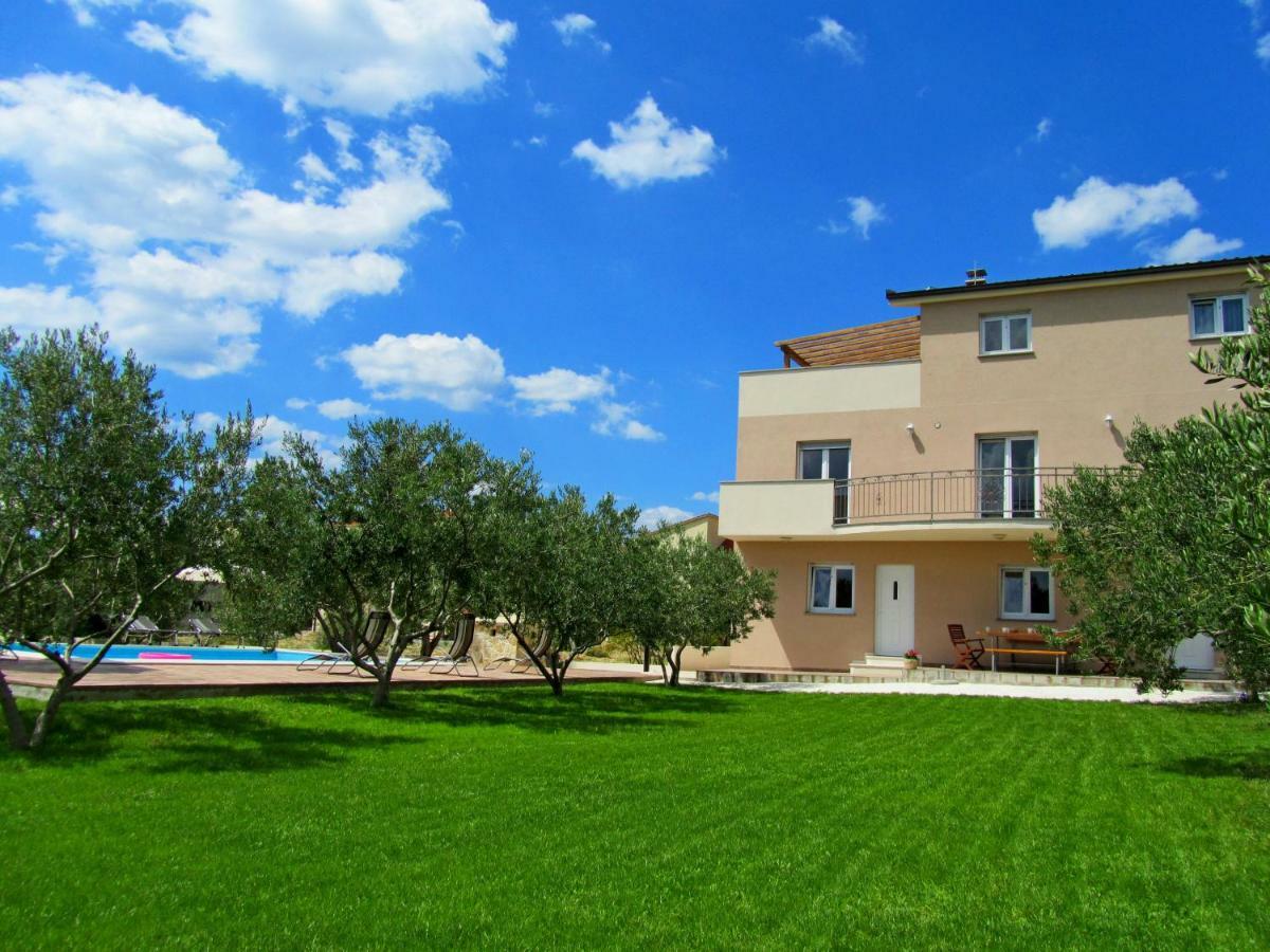 Apartmani Simetin Kastela Exterior photo